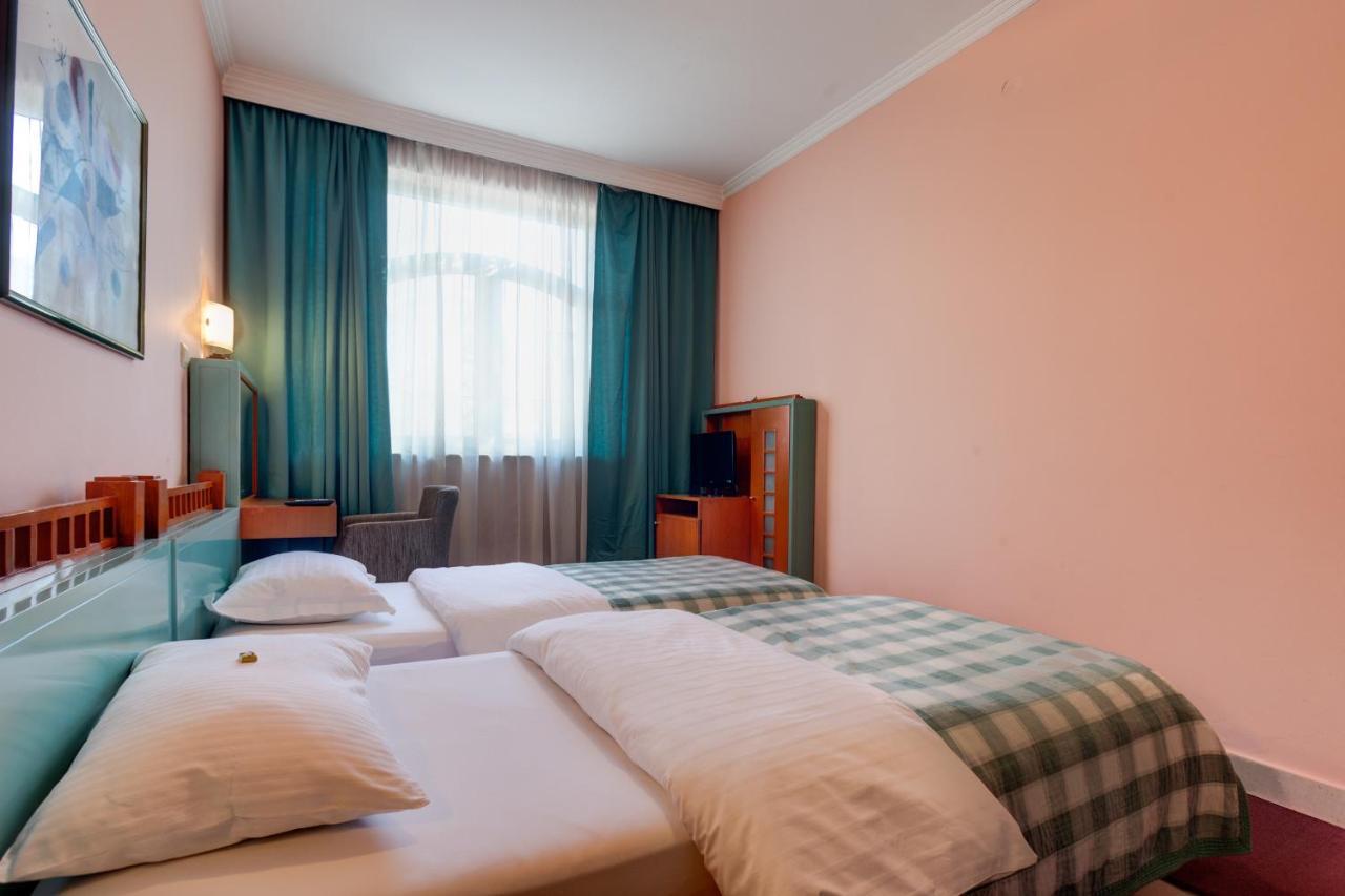 Hotel Eminent Podgorica Extérieur photo
